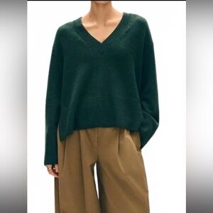 NWT White + Warren Emerald Green Cashmere Side Slit V-Neck Sweater XS